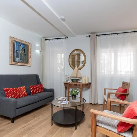 Les Petits Volets A 100m De La Apartamento Antibes