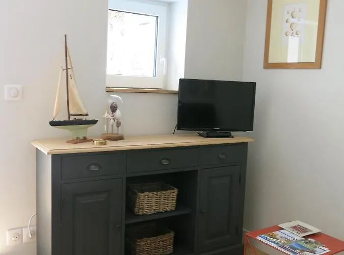 Les Petits Volets Apartment