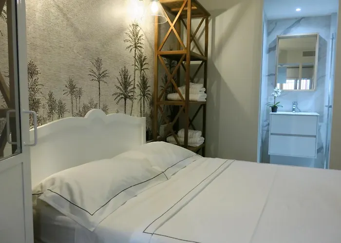 Les Petits Volets Antibes