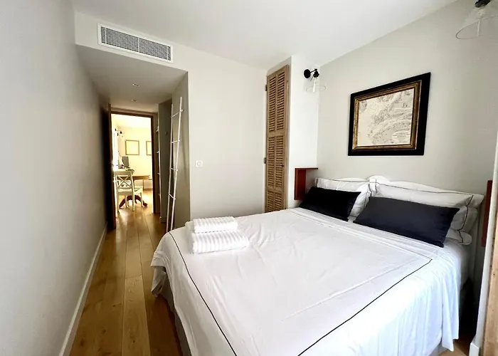 Les Petits Volets Apartment