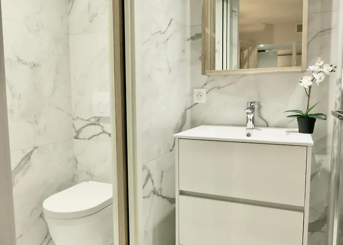 Les Petits Volets Apartment