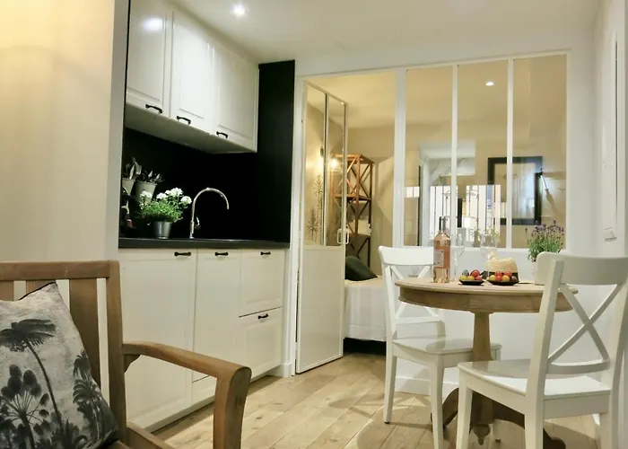 Les Petits Volets Antibes