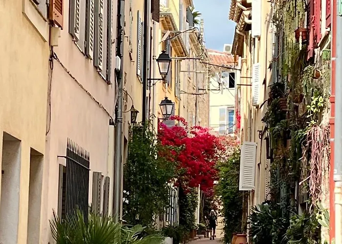 Les Petits Volets Antibes